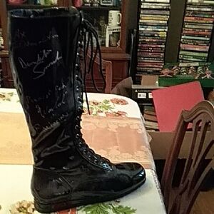 Mens Wrestling Black Boot Signed By WWE Wrestlers